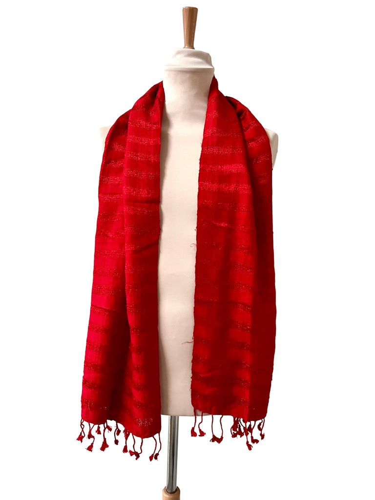 Le Krama Brut Ondelé Garance dans son écrin en feuille de palmier - Homme