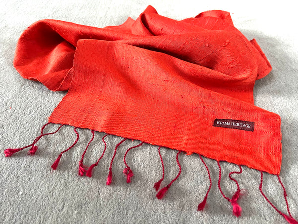 Le Krama Brut Orangé dans son écrin en feuille de palmier - Femme