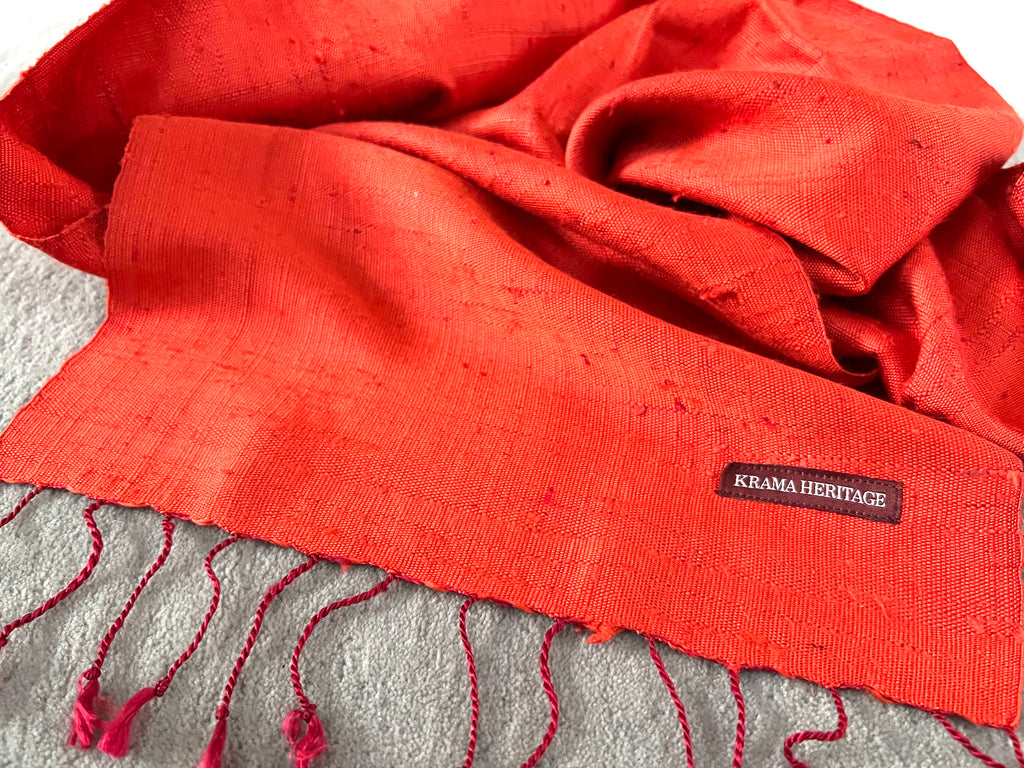 Le Krama Brut Orangé dans son écrin en feuille de palmier - Homme