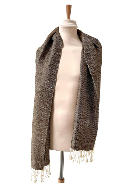 Le Krama Brut Royal Bronze dans son écrin en feuille de palmier - Femme