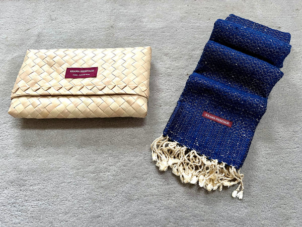 Le Krama Brut Royal Océan dans son écrin en feuille de palmier - Femme