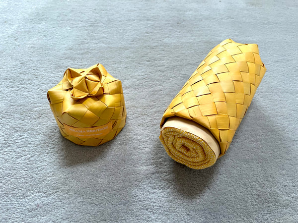 Le Petit Krama Chaud Or dans son écrin en feuille de palmier - Homme