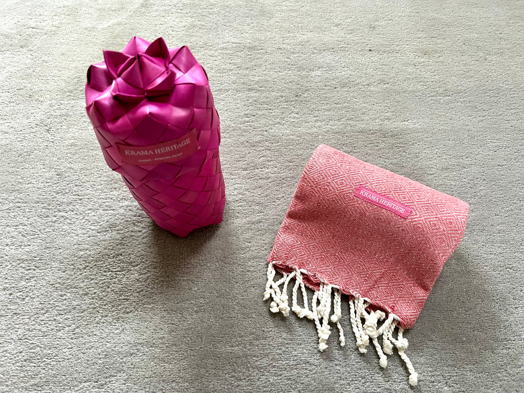 Le Petit Krama Chaud Rose Clair dans son écrin en feuille de palmier - Homme