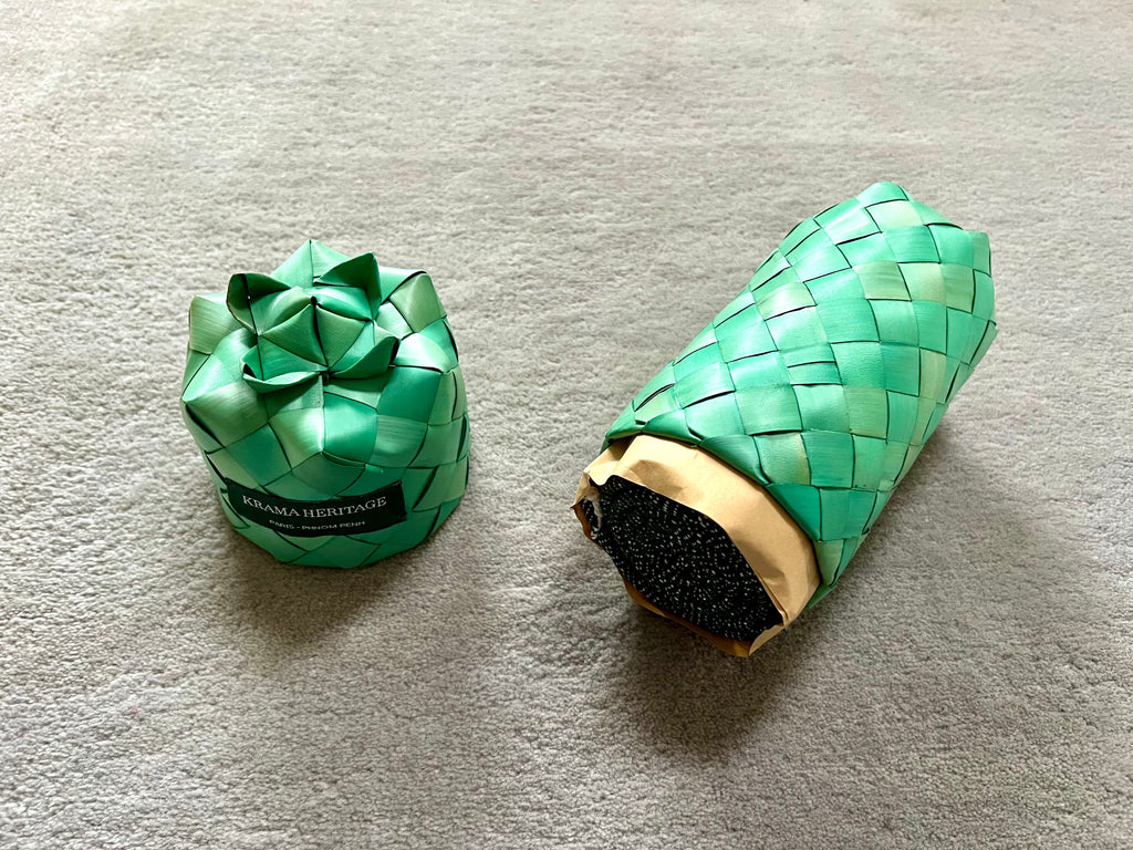Le Petit Krama Chaud Vert Forêt dans son écrin en feuille de palmier - Homme
