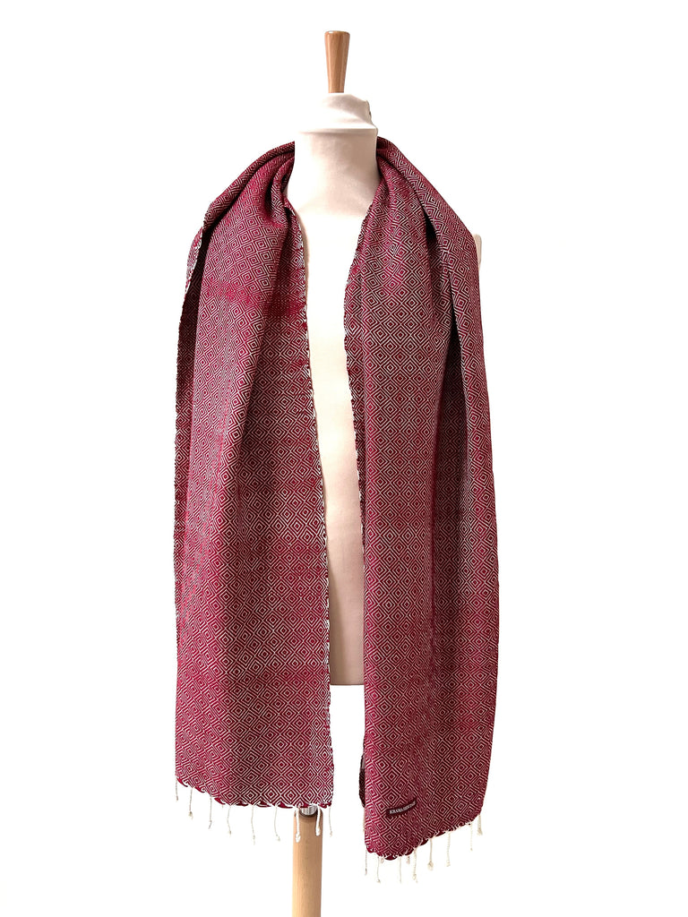 Le Grand Krama Chaud Bordeaux dans son écrin en feuille de palmier - Homme