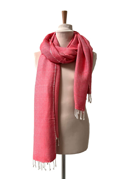 Le Grand Krama Chaud Epais Orange Corail dans son écrin en feuille de palmier - Homme