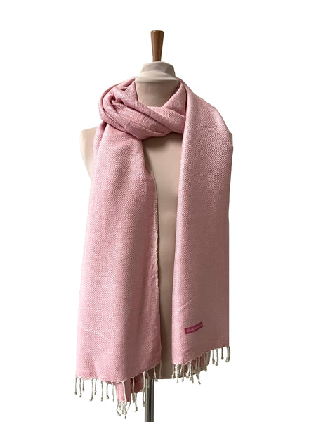 Le Grand Krama Chaud Epais Rose Clair dans son écrin en feuille de palmier - Homme