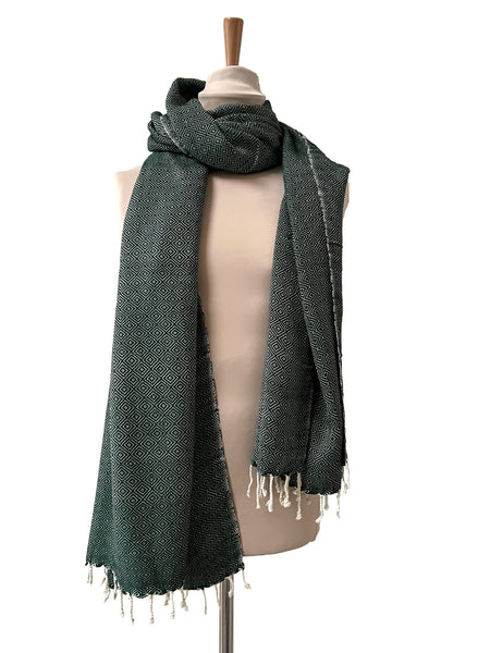 Le Grand Krama Chaud Epais Vert Forêt dans son écrin en feuille de palmier - Homme