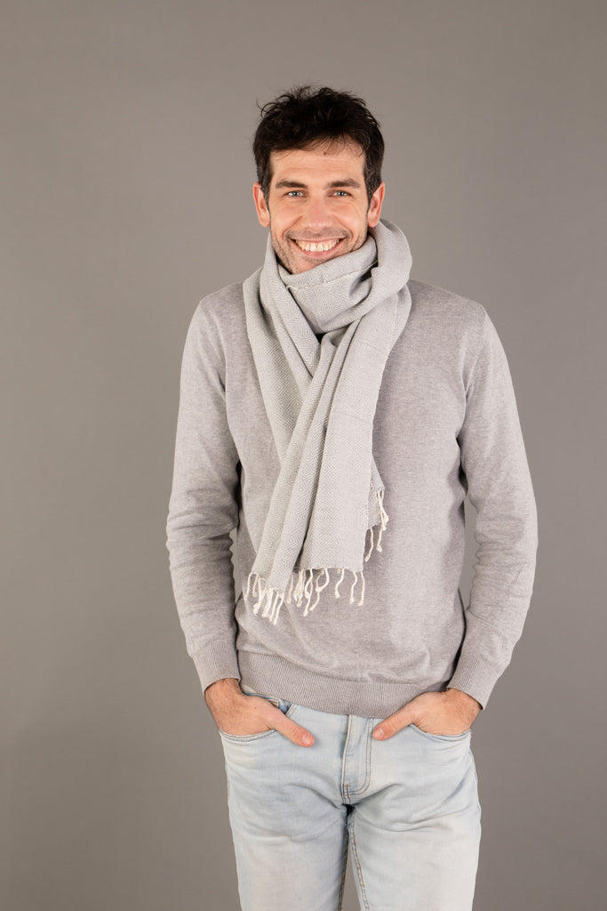 Le Grand Krama Chaud Gris Perle dans son écrin en feuille de palmier - Homme