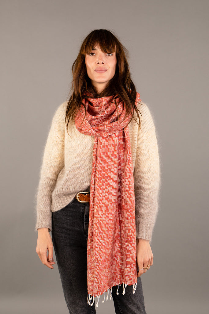 Le Grand Krama Chaud Epais Noisette dans son écrin en feuille de palmier - Femme