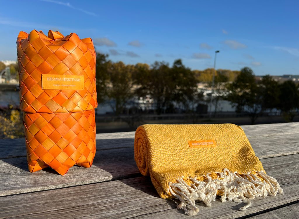 Le Grand Krama Chaud Or dans son écrin en feuille de palmier - Homme