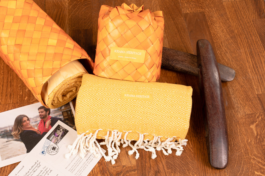 Le Grand Krama Chaud Or dans son écrin en feuille de palmier - Homme