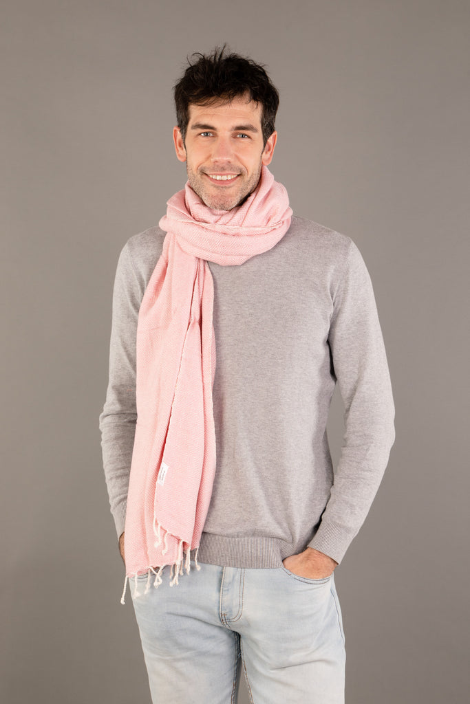 Le Grand Krama Chaud Epais Rose Clair dans son écrin en feuille de palmier - Homme