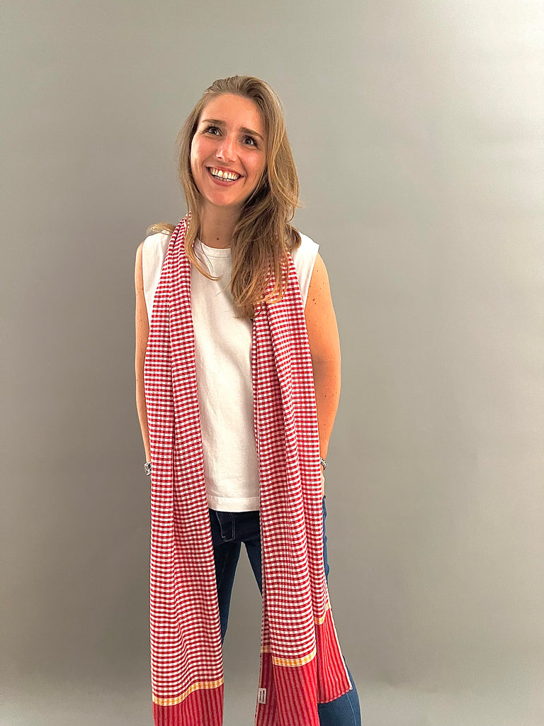 Le Grand Krama Origine Coquelicot dans son écrin en feuille de palmier - Femme