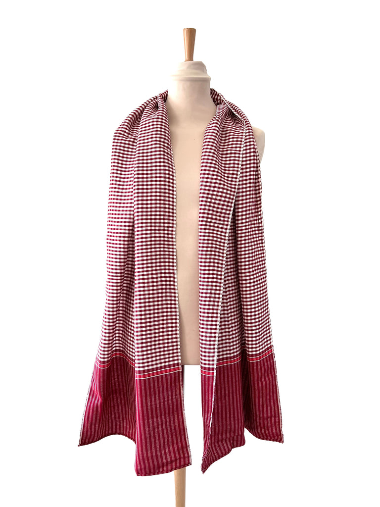 Le Grand Krama Origine Grenat dans son écrin en feuille de palmier - Femme