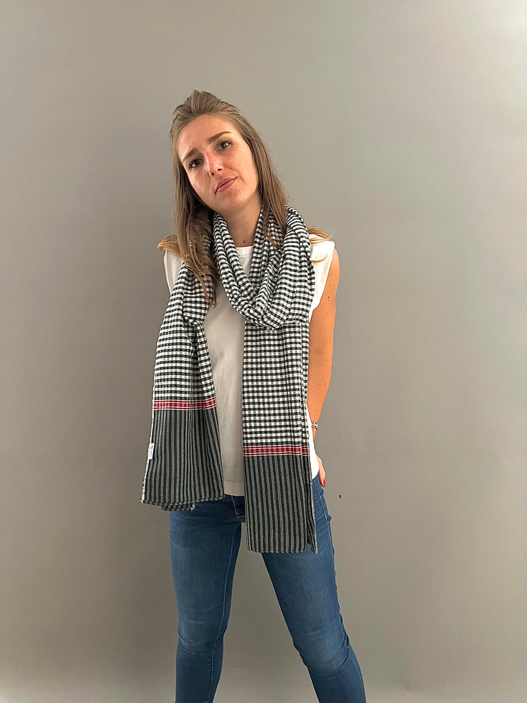 Le Grand Krama Origine Olive dans son écrin en feuille de palmier - Femme