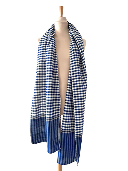 Le Grand Krama Pop Bleu dans son écrin en feuille de palmier - Femme