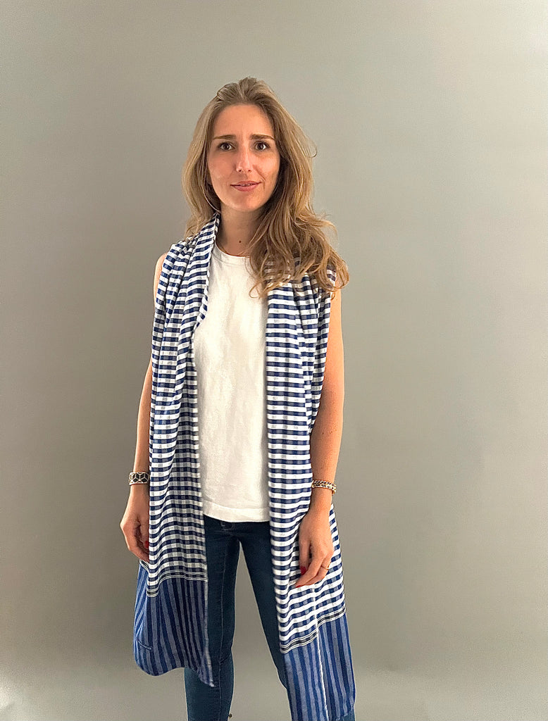 Le Grand Krama Pop Bleu dans son écrin en feuille de palmier - Femme