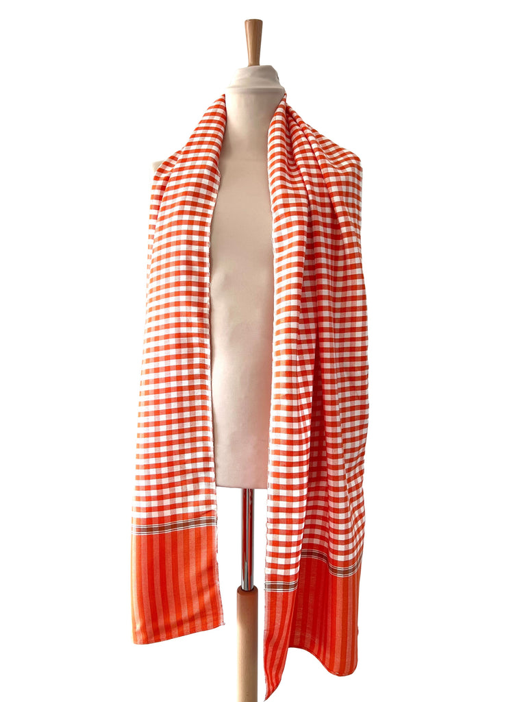 Le Grand Krama Pop Orange dans son écrin en feuille de palmier - Femme