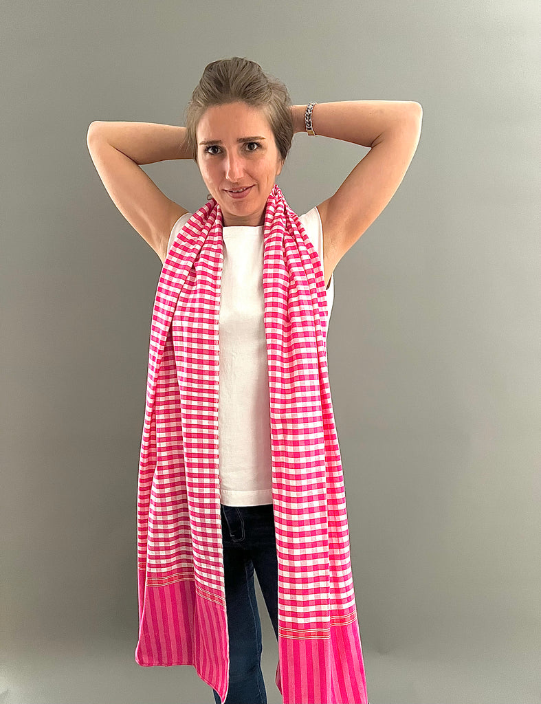 Le Grand Krama Pop Rose dans son écrin en feuille de palmier - Femme