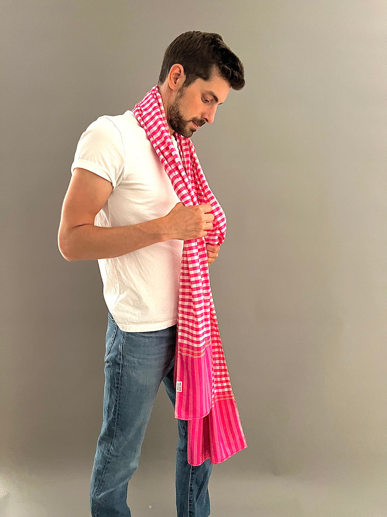 Le Grand Krama Pop Rose dans son écrin en feuille de palmier - Homme