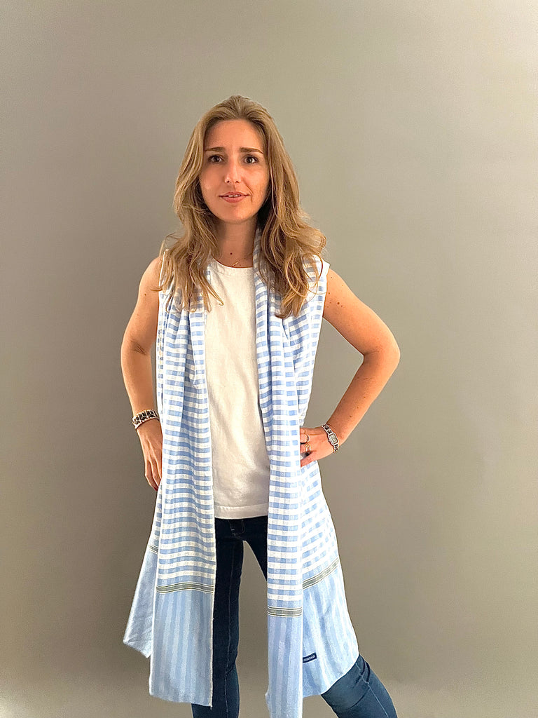 Le Grand Krama Pop Turquoise dans son écrin en feuille de palmier - Femme