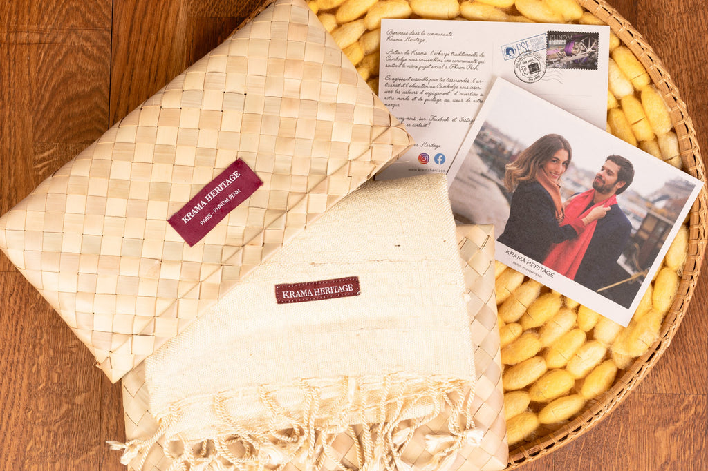 Le Grand Krama Brut Naturel dans son écrin en feuille de palmier - Femme