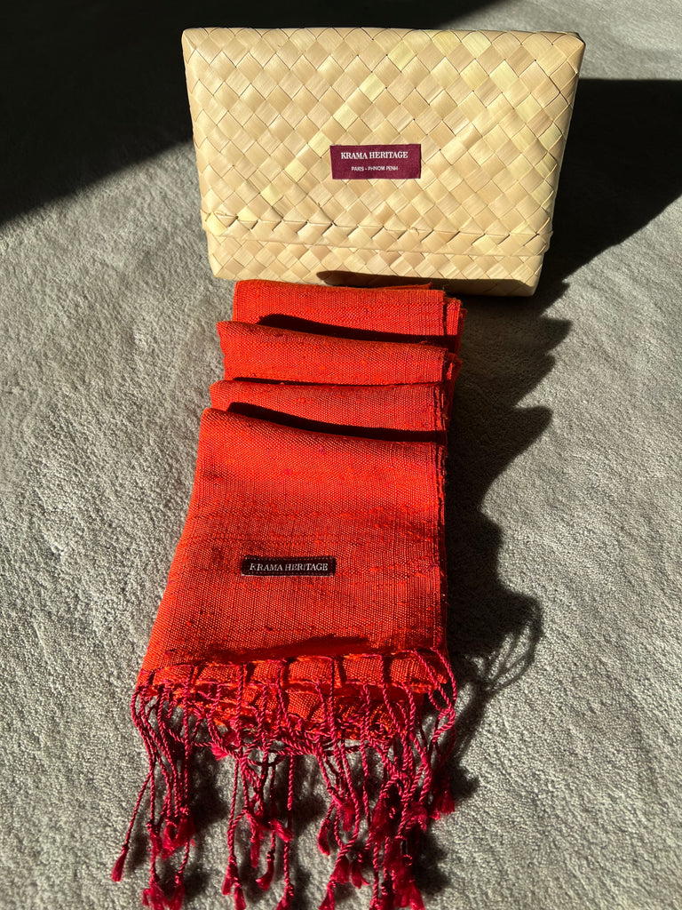 Le Grand Krama Brut Orangé dans son écrin en feuille de palmier - Homme