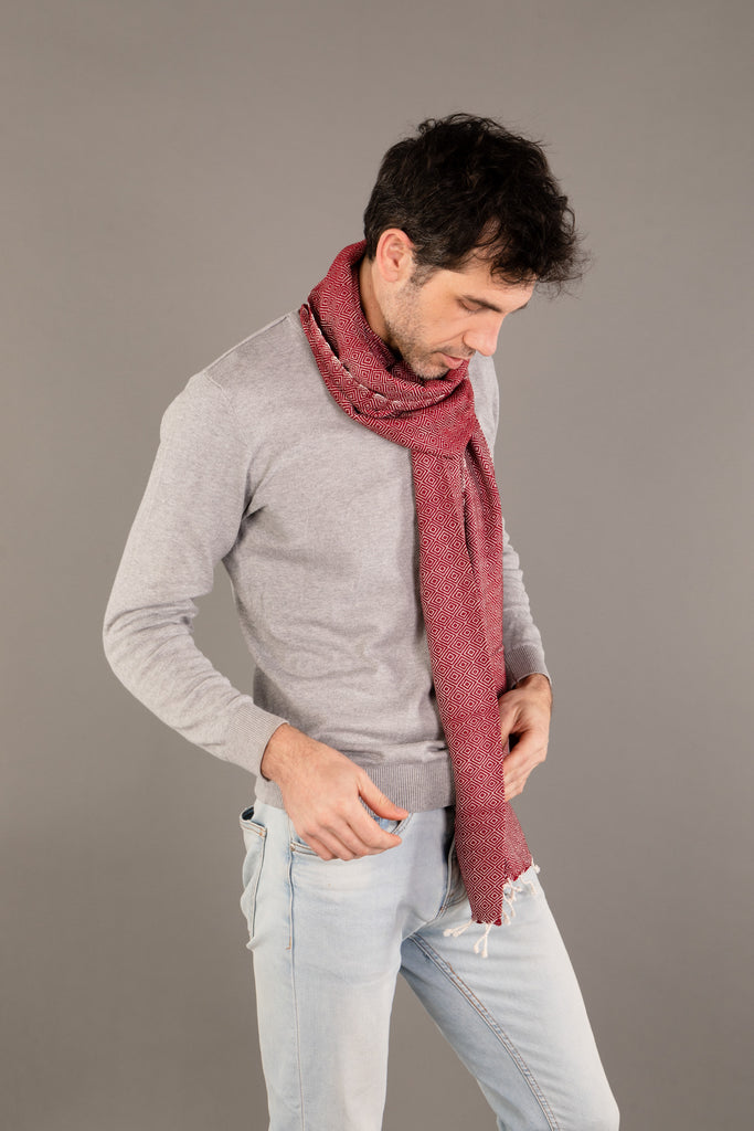 Le Krama Chaud Bordeaux dans son écrin en feuille de palmier - Homme