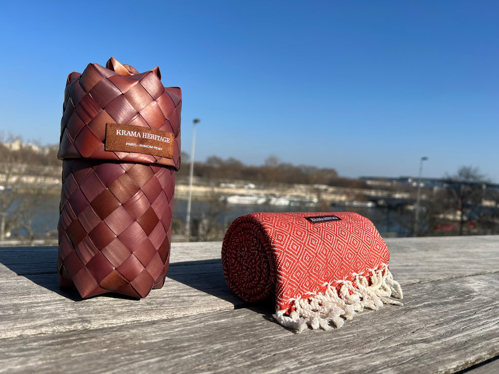 Le Krama Chaud Noisette dans son écrin en feuille de palmier - Homme