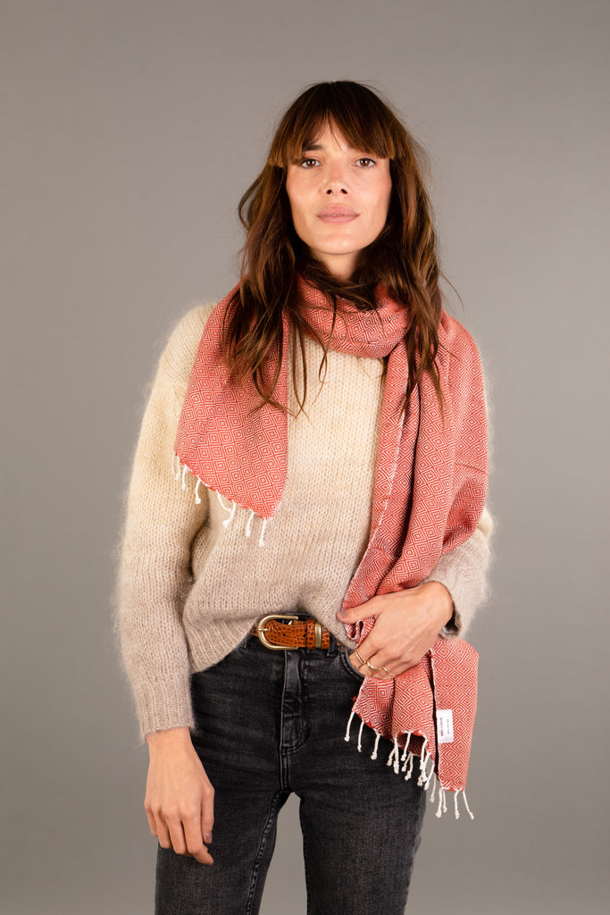 Le Krama Chaud Noisette dans son écrin en feuille de palmier - Femme