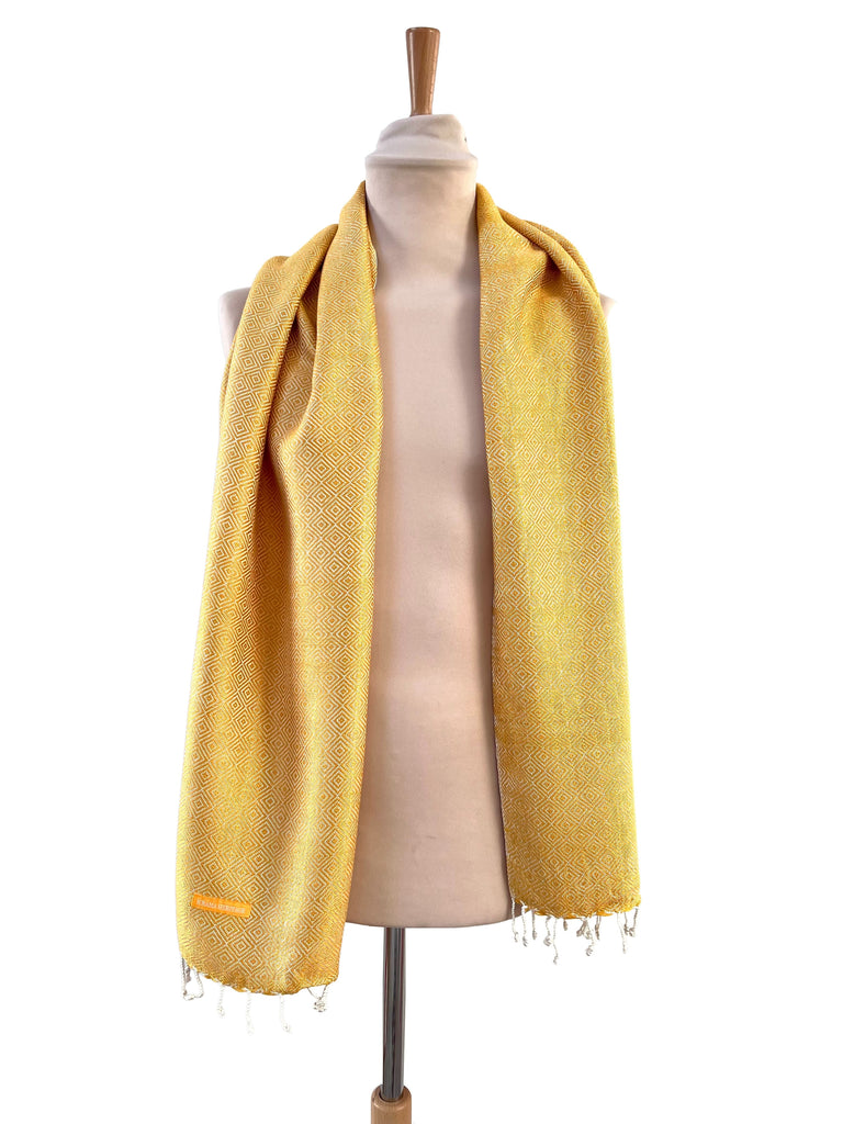 Le Krama Chaud Or dans son écrin en feuille de palmier - Homme