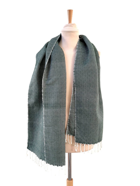 Le Krama Chaud Vert Forêt dans son écrin en feuille de palmier - Femme