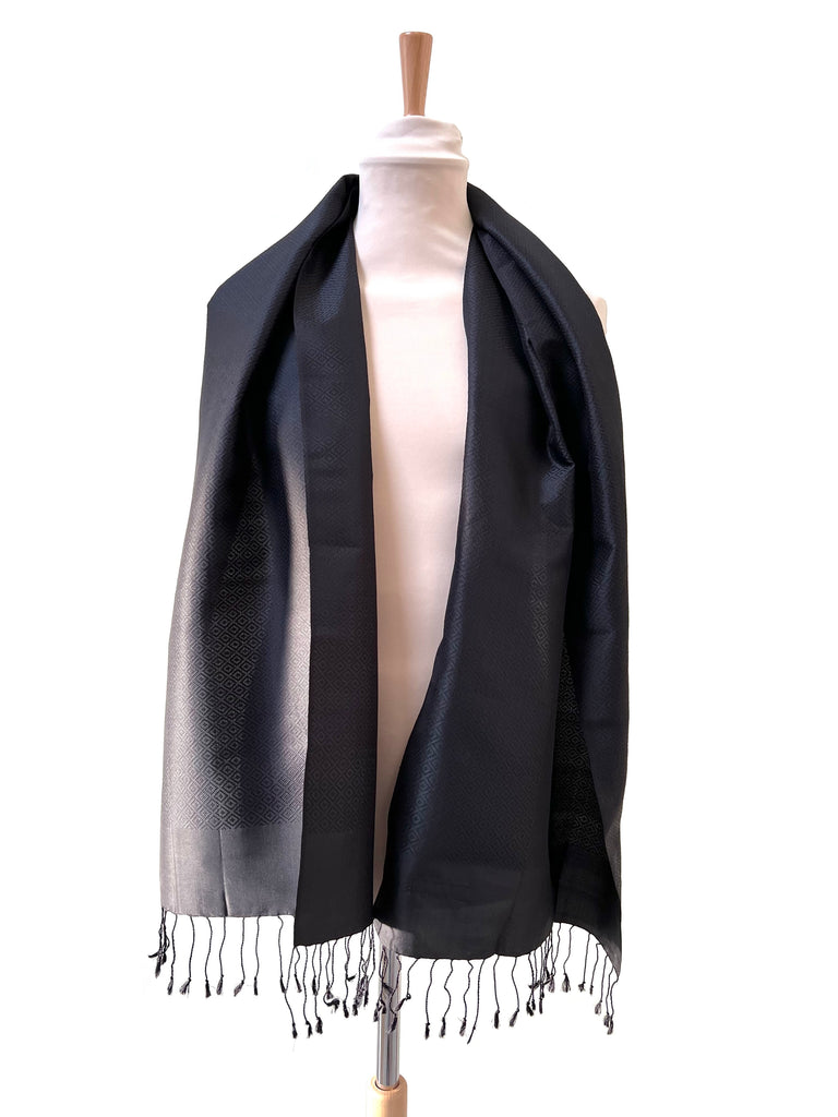 Le Krama Diamond Agate Noire dans son écrin en feuille de palmier - Homme