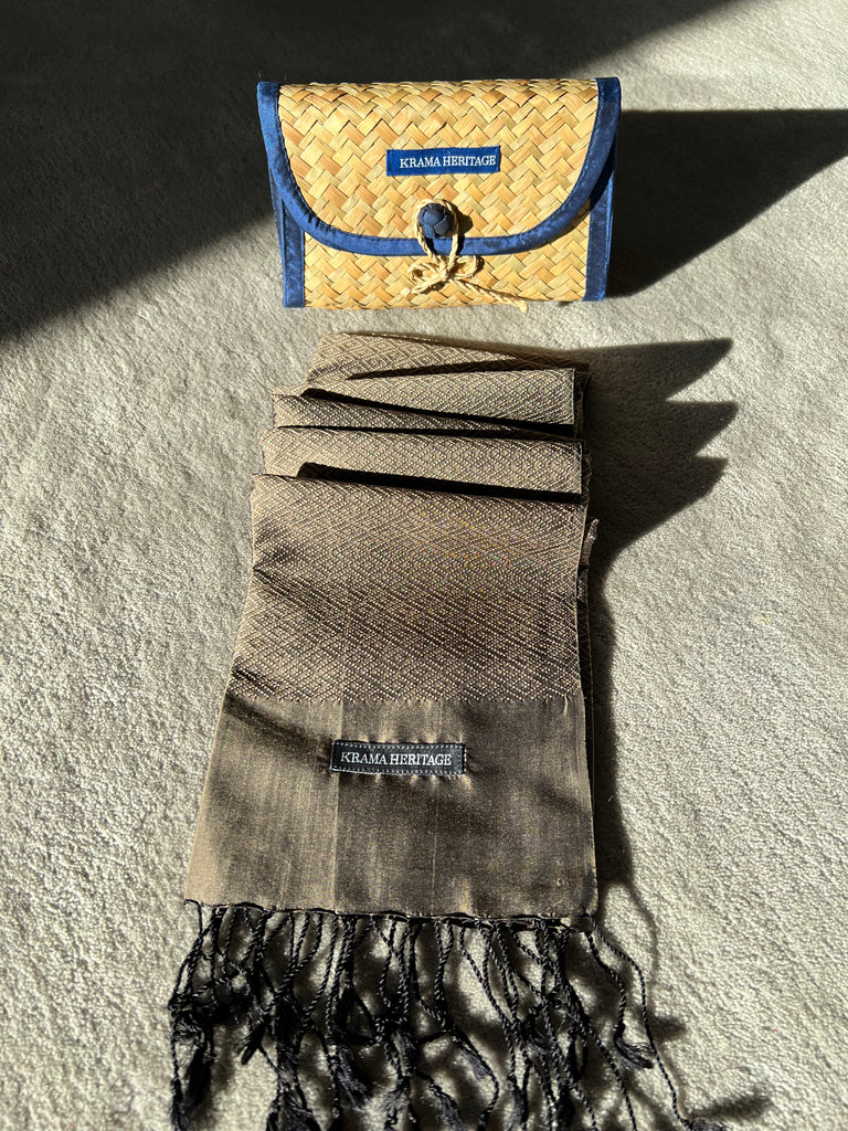 Le Krama Diamond Bronze dans son écrin en feuille de palmier - Homme