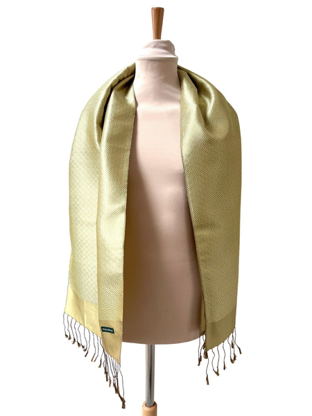 Le Krama Diamond Or dans son écrin en feuille de palmier - Femme