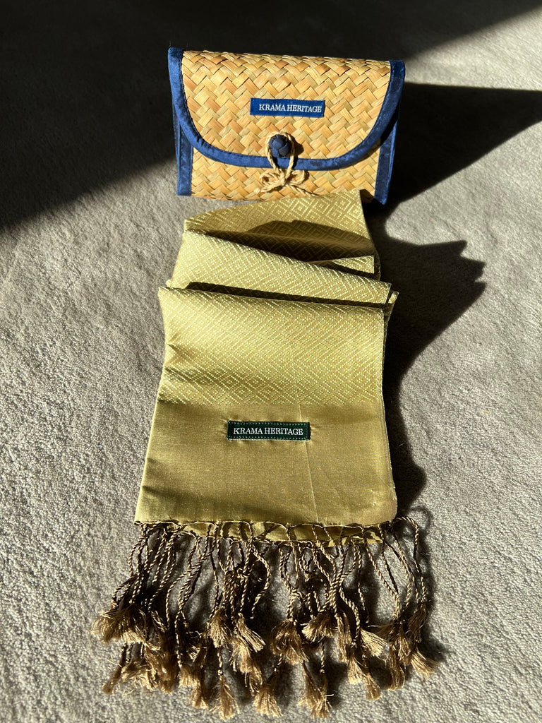 Le Krama Diamond Or dans son écrin en feuille de palmier - Homme