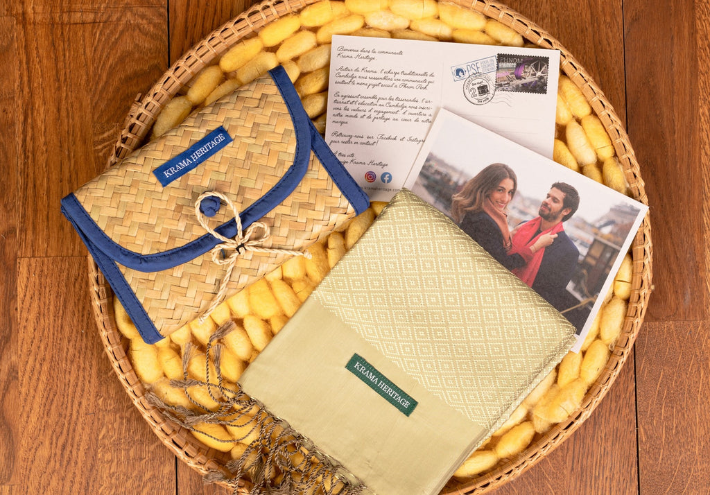 Le Krama Diamond Or dans son écrin en feuille de palmier - Femme