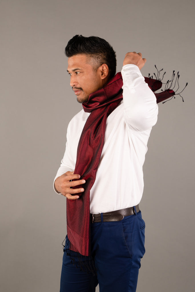 Le Krama Diamond Pourpre dans son écrin en feuille de palmier - Homme