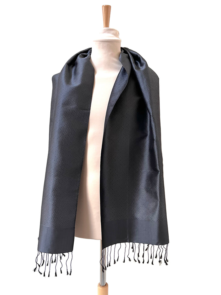 Le Krama Diamond Titane dans son écrin en feuille de palmier - Homme