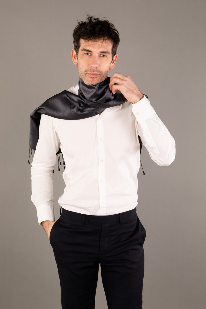 Le Krama Diamond Titane dans son écrin en feuille de palmier - Homme