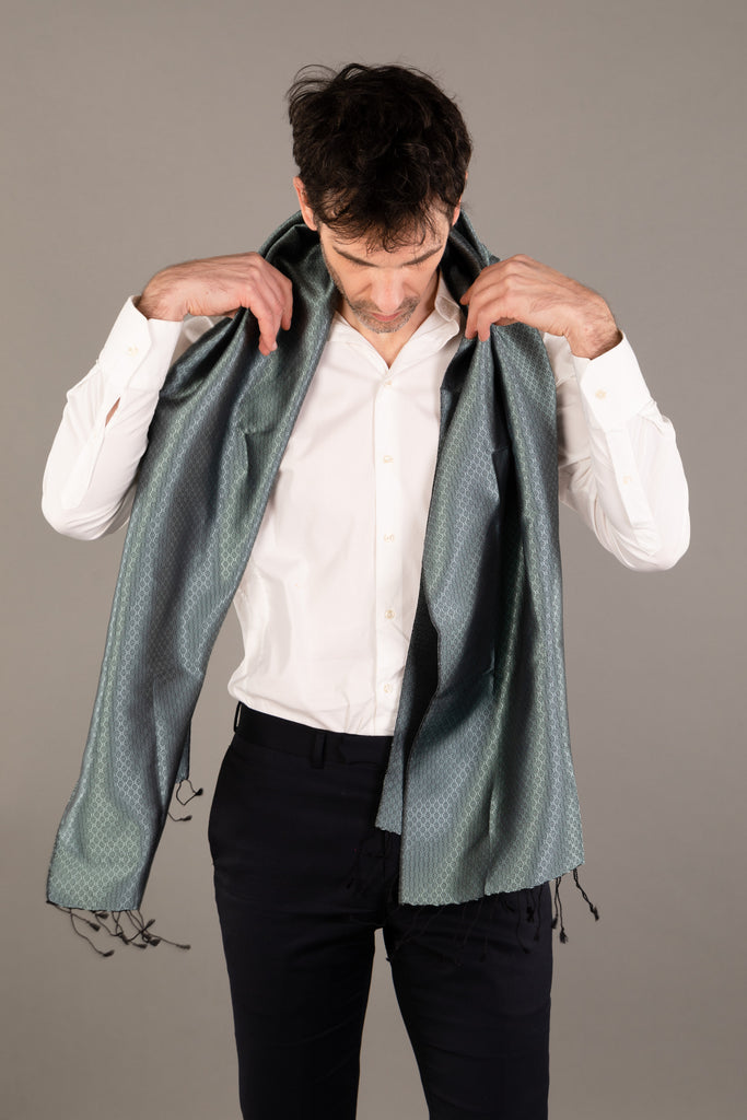 Le Krama Jasmin Aigue-Marine dans son écrin en feuille de palmier - Homme