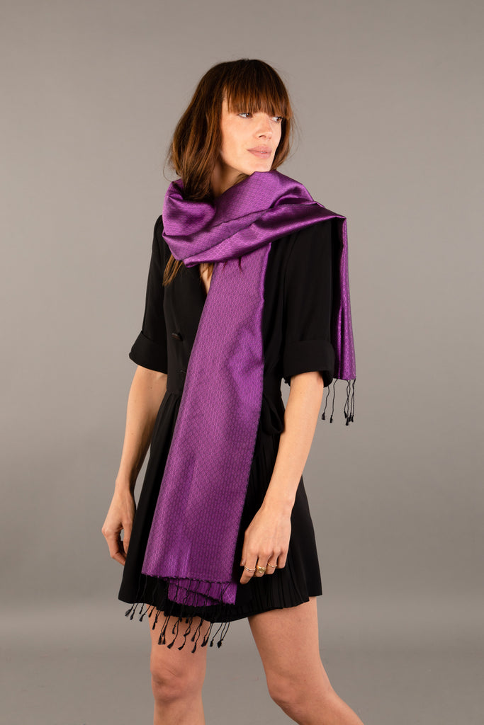 Le Krama Jasmin Améthyste dans son écrin en feuille de palmier - Femme