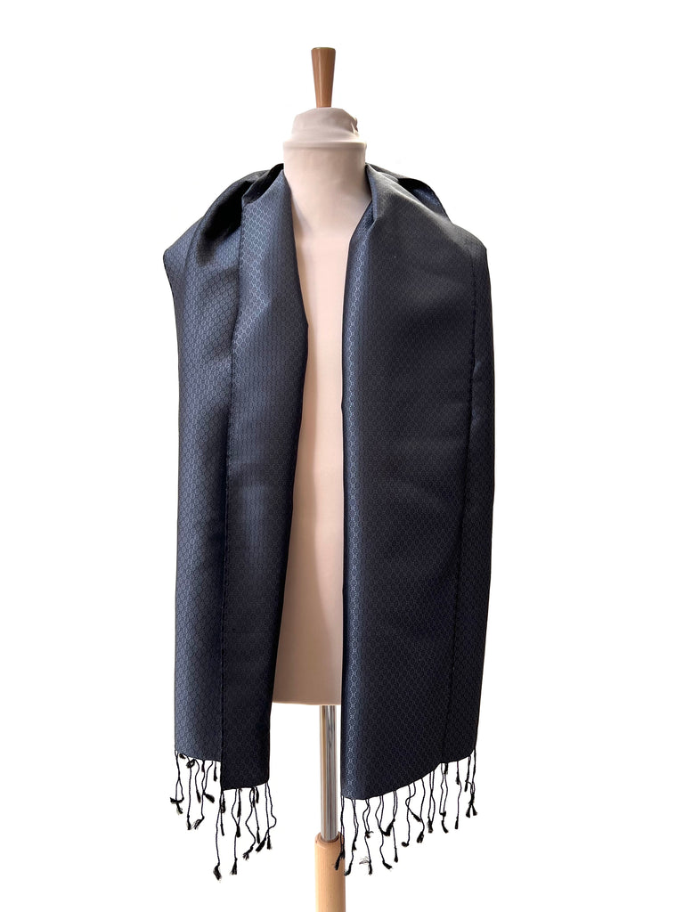 Le Krama Jasmin Diamant Noir dans son écrin en feuille de palmier - Homme