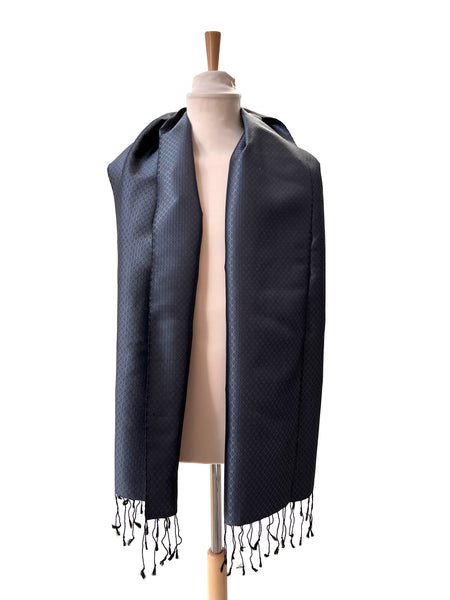 Le Krama Jasmin Diamant Noir dans son écrin en feuille de palmier - Femme