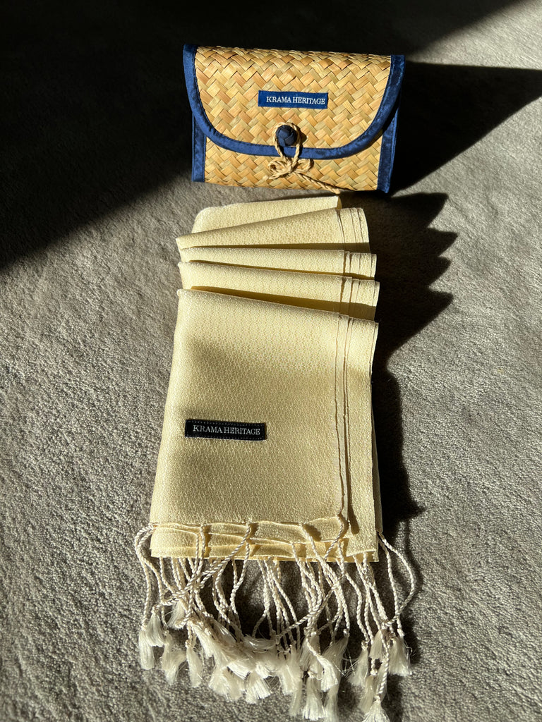 Le Krama Jasmin Perle dans son écrin en feuille de palmier - Femme