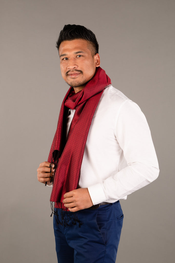 Le Krama Jasmin Rubis dans son écrin en feuille de palmier - Homme