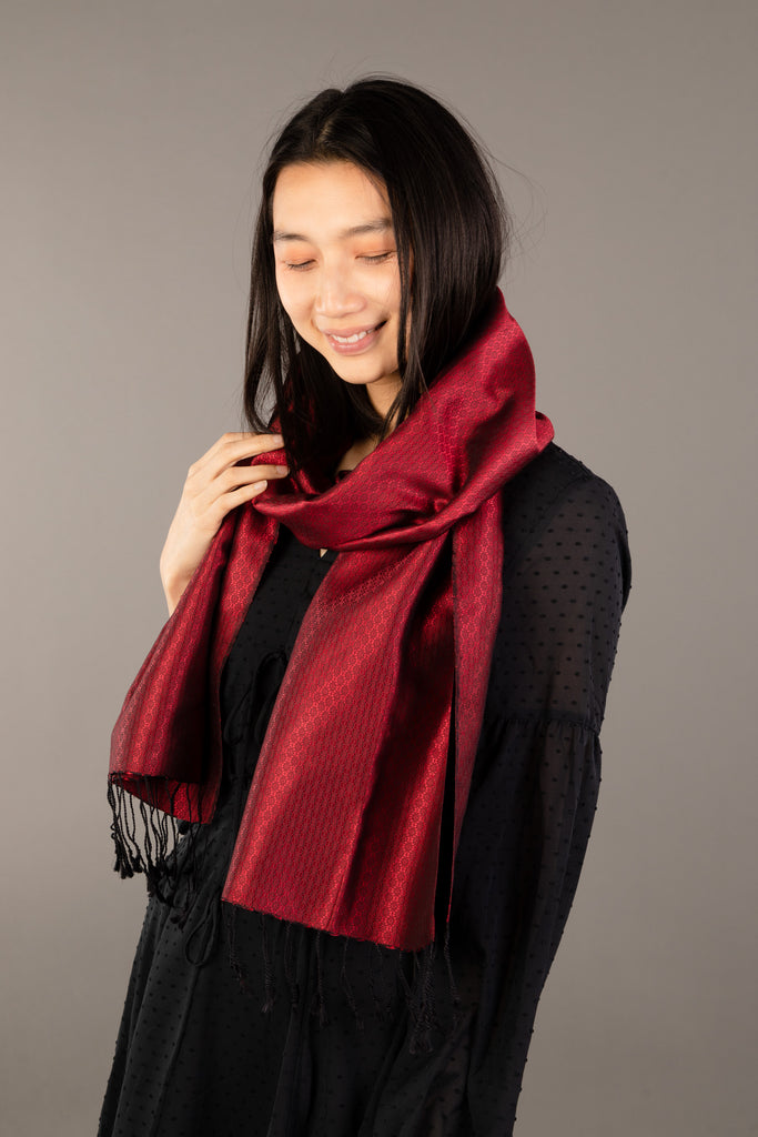 Le Krama Jasmin Rubis dans son écrin en feuille de palmier - Femme