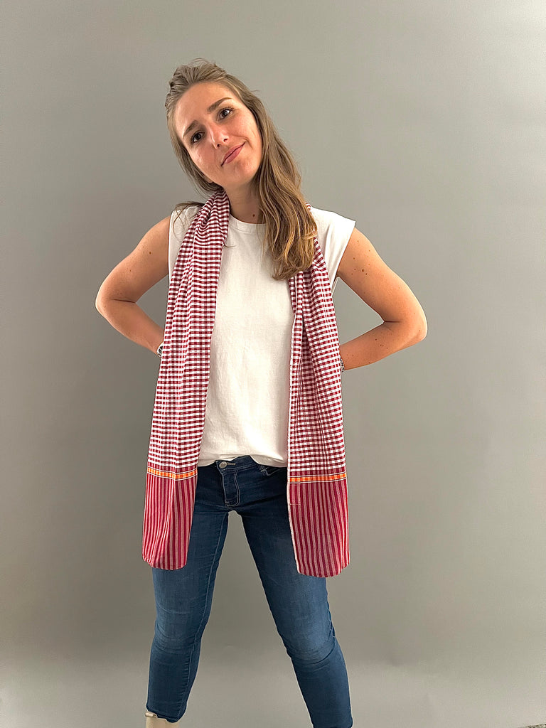 Le Krama Origine Grenat dans son écrin en feuille de palmier - Femme