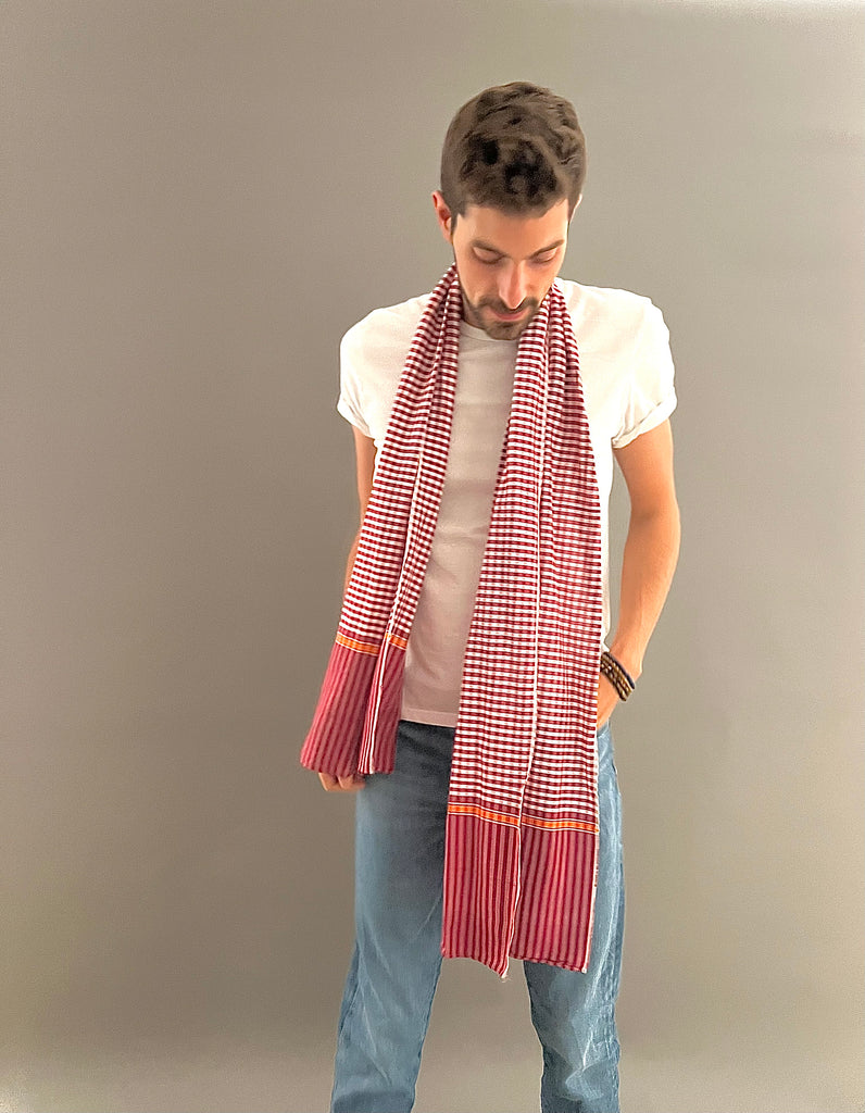 Le Krama Origine Grenat dans son écrin en feuille de palmier - Homme